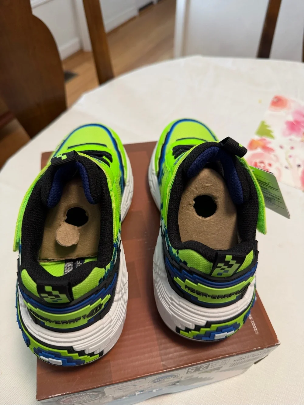 Skechers light black bright